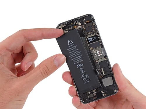 استبدال البطارية في هاتف iPhone SE