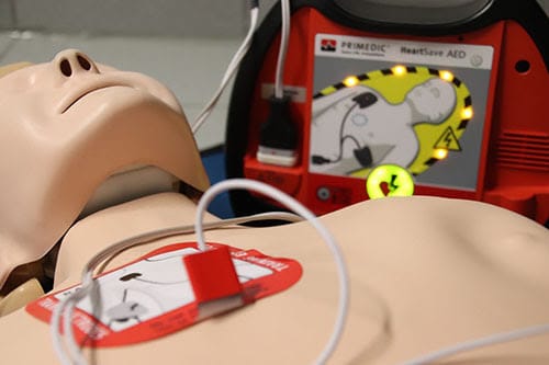 أجهزة تنظيم دقات القلب قد تتفاعل سلبا مع المغنطيس من ايفون 12 الخاص بmagsafe
