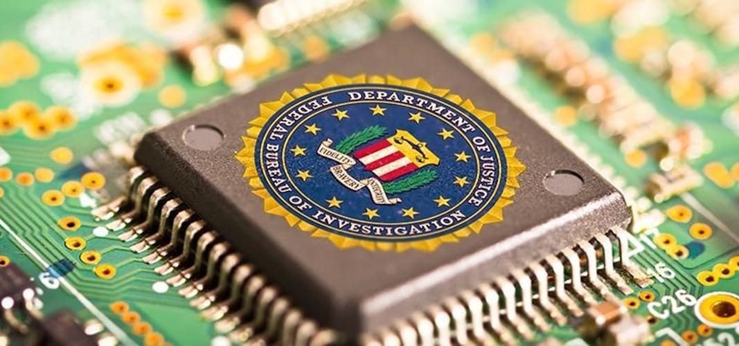 شعار مكتب التحقيق الفدرالي FBI على معالج اجهزة الايفون لفك التشفير