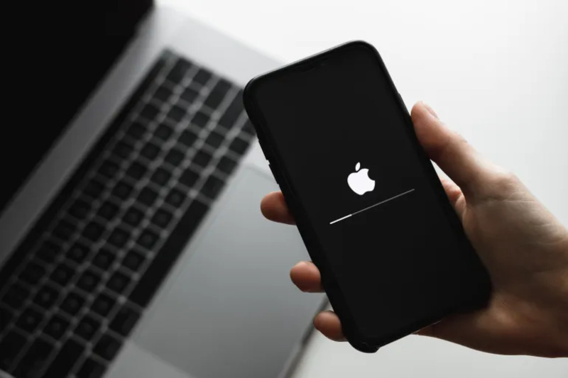 شعار شركة ابل على ايفون