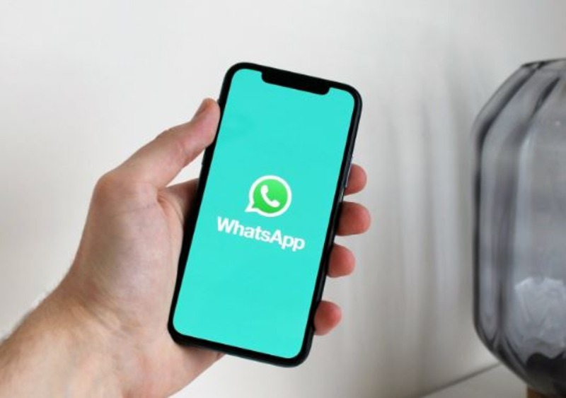 تطبيقة واتساب على آيفون