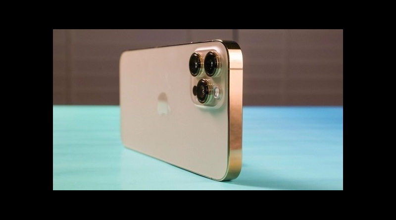 هاتف ايفون 13 من آبل