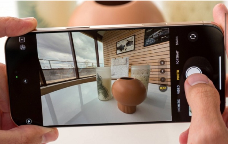 مستشعر جديد يلتقط التفاصيل الصغيرة بدقة في كاميرا ايفون 17