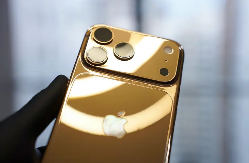 طلاء آيفون 17 بالذهب