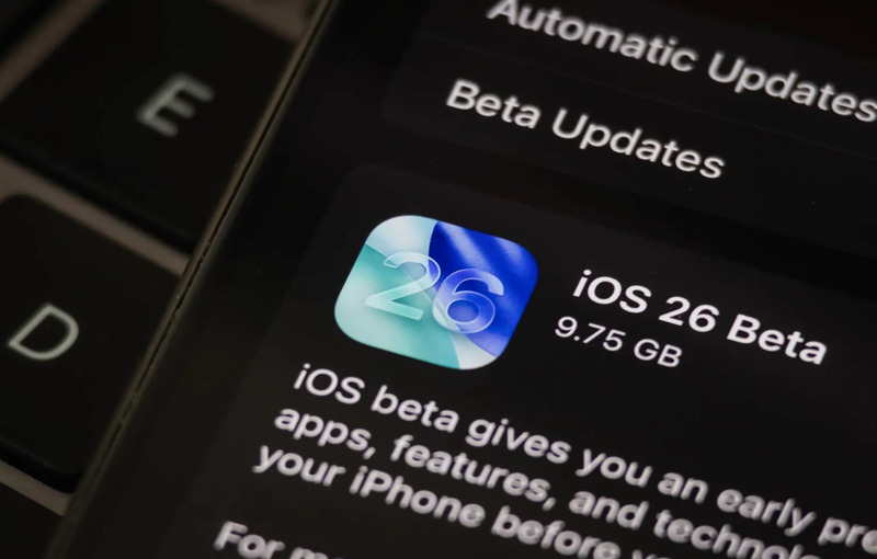 iOS 26 يعيد ابتكار المحادثات الجماعية على آيفون
