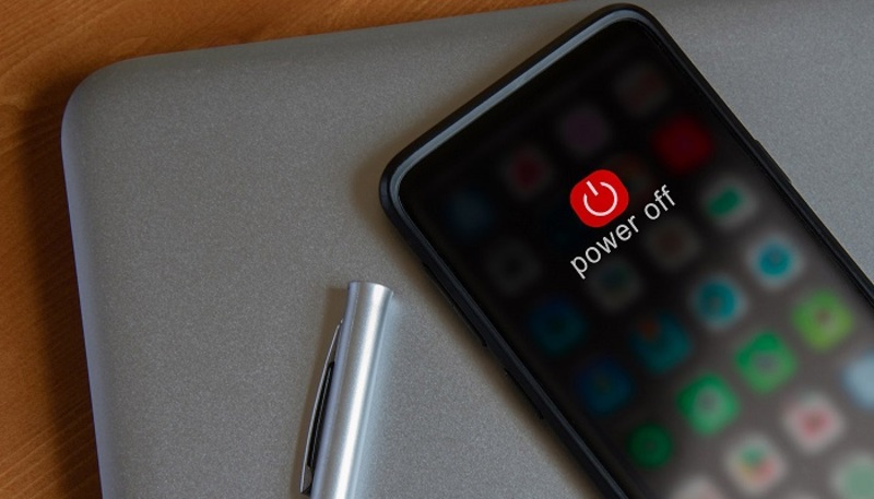 اعادة تشغيل الهاتف من فترة إلى أخرى لتحديث iOS