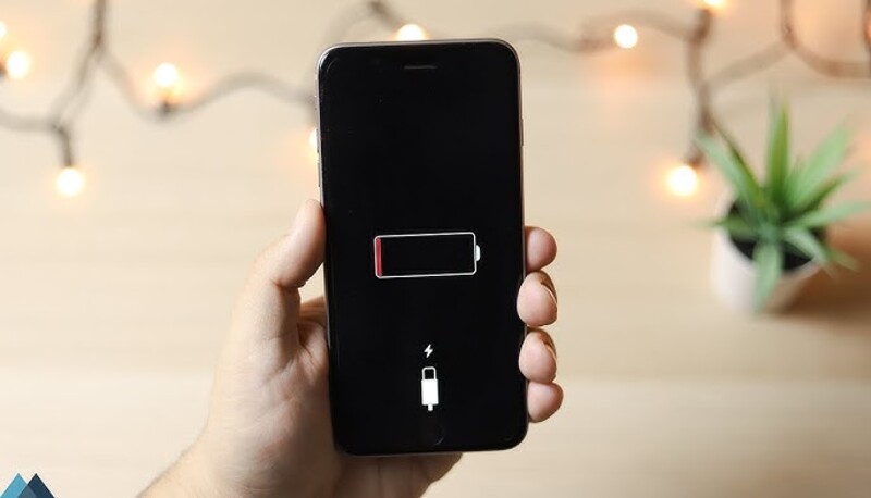 ماذا تفعل إذا نفدت بطارية الآيفون تمامًا؟ دليل كامل للحفاظ على هاتفك وتشغيله عند الضرورة