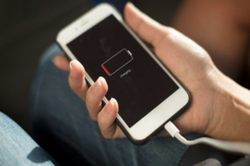  تأخر استجابة iphone 17 pro max بعد نفاد البطارية