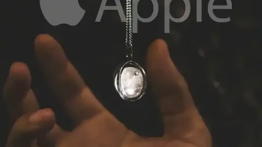 قلادة AI Pendant الذكي
