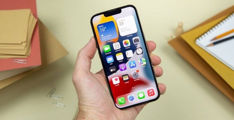 مشكلة وميض الشاشة في آيفون: الأسباب، التأثيرات، والحلول الممكنة