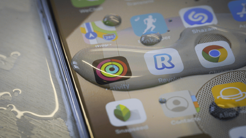 مشكلة دخول الماء في ايفون