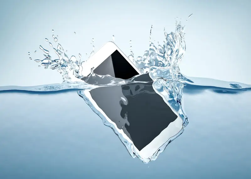هاتف تعرض للماء و توقف آيفون عند شعار أبل