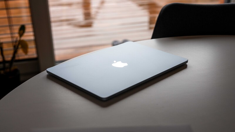 MacBook Air M5 بدون شاحن: هل ارتفع السعر فعليًا؟