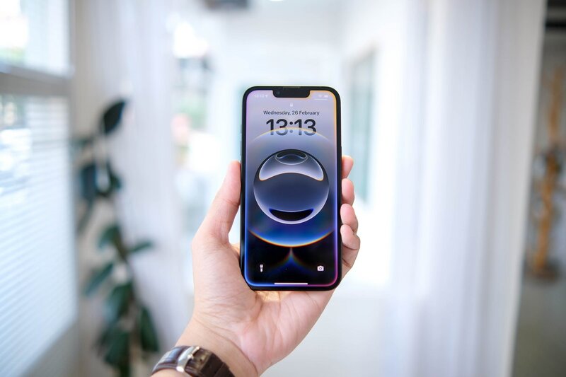 اختبار شاشة آيفون 17e