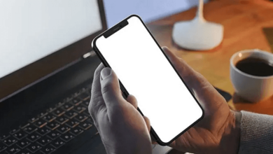 مشكلة الشاشة البيضاء في آيفون: ما هي وما سببها؟