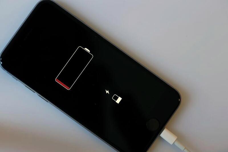 iOS 26.5.1 يصل لإصلاح مشكلة الشحن المزعجة في آيفون 17